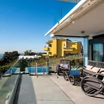 Modern With Sea & River View Pool And Gym. Villa Lisbon