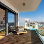 Modern With Sea & River View Pool And Gym. *