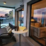 Modern With Sea & River View Pool And Gym. Villa Lisbon
