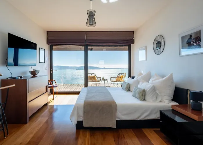 Modern With Sea & River View Pool And Gym. * Lizbona