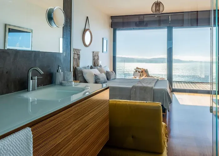 Modern With Sea & River View Pool And Gym. * Lizbona