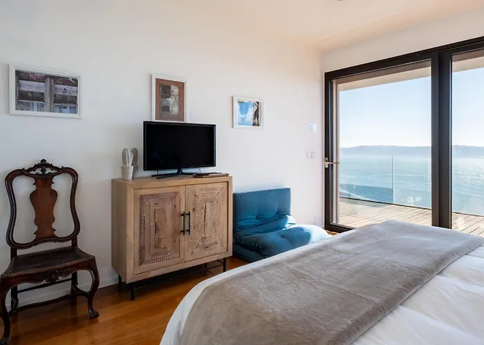 Modern With Sea & River View Pool And Gym. * Lizbona