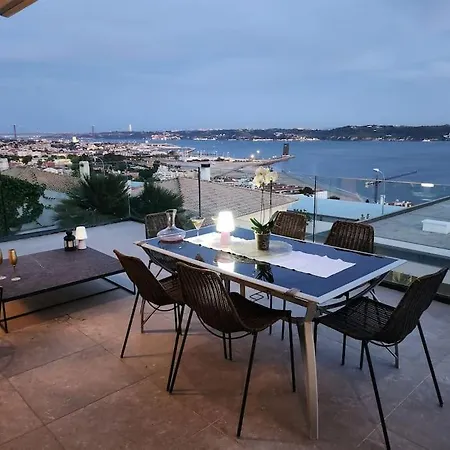 Modern With Sea & River View Pool And Gym. Βίλα Lisboa